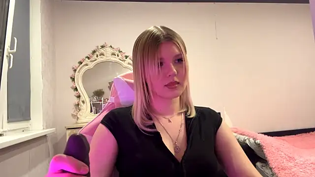 Snapshot of SweettAnny chatting on May 17, 2026, 7:14 pm SweettAnny online show from May 17, 2026, 7:14 pm