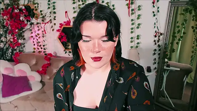 Sara Mour online show from April 4, 2026, 1:06 pm