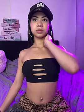 Miia coollins online show from April 16, 2026, 9:39 pm