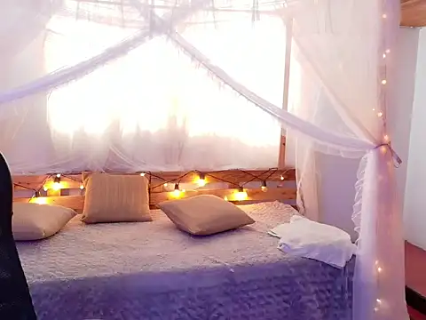 ZoeCute20 online show from April 17, 2026, 8:00 pm