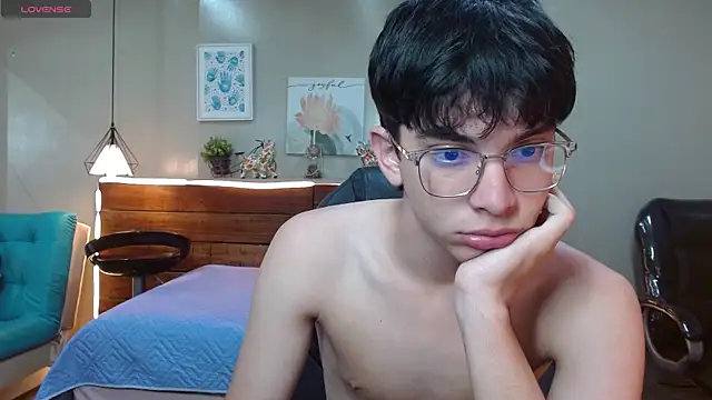 SantiTwinkyy online show from April 14, 2026, 12:21 pm