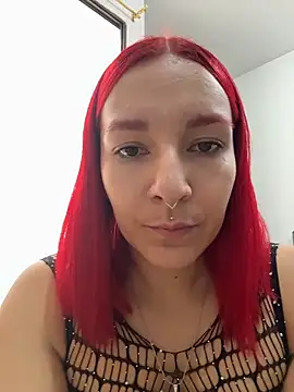 Amelie-RedHoney online show from April 2, 2026, 2:35 pm