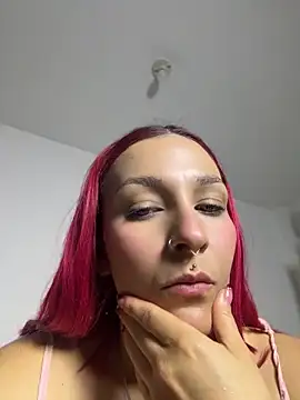 Amelie-RedHoney online show from June 3, 2026, 5:52 am