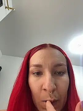 Amelie-RedHoney online show from April 6, 2026, 7:15 pm