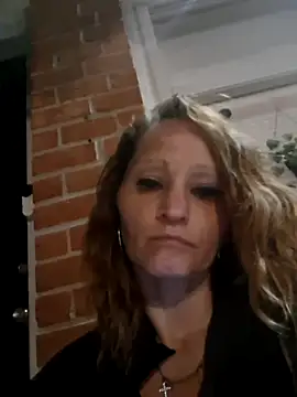Snapshot of beeeuhh chatting on June 25, 2026, 6:51 am beeeuhh online show from June 25, 2026, 6:51 am