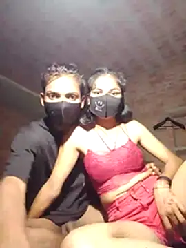 COUPLE-HOTS online show from March 24, 2026, 4:29 pm