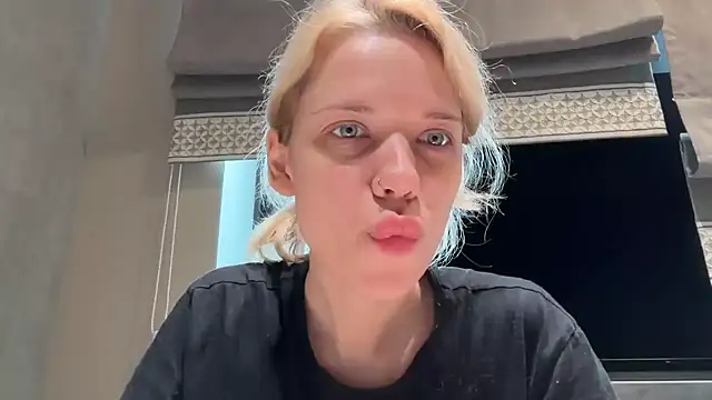 TenderChloe online show from June 18, 2026, 8:46 am