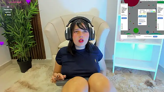 mia jonnes18 online show from March 29, 2026, 5:36 pm