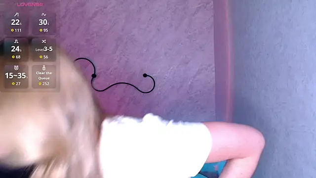 LulyDOLL online show from April 10, 2026, 6:53 am