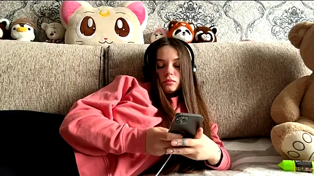 ThedaStrevell online show from March 27, 2026, 7:06 am