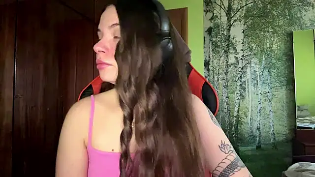 ThedaStrevell online show from April 13, 2026, 7:12 am