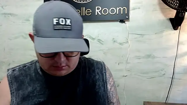 maximo daddy online show from May 22, 2026, 12:14 pm