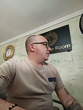 maximo daddy online show from May 25, 2026, 5:00 pm