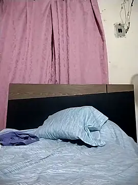 mulatico2601 online show from April 18, 2026, 11:38 pm