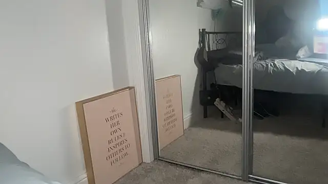 Yourmommysilk online show from March 30, 2026, 2:18 pm