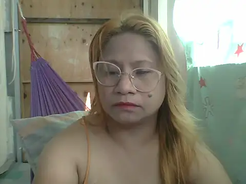 PinayChristine online show from April 12, 2026, 12:58 am