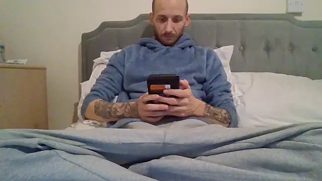 feetlovrr94 online show from April 5, 2026, 11:39 am