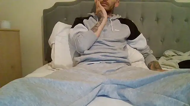 feetlovrr94 online show from April 11, 2026, 10:24 pm