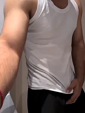 handsome-hunky online show from April 8, 2026, 2:07 pm