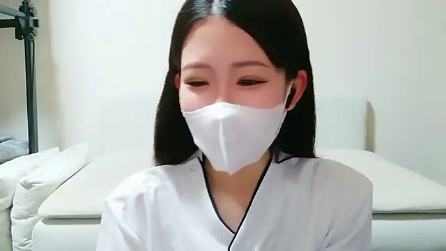 maya chan desu online show from April 9, 2026, 2:57 am