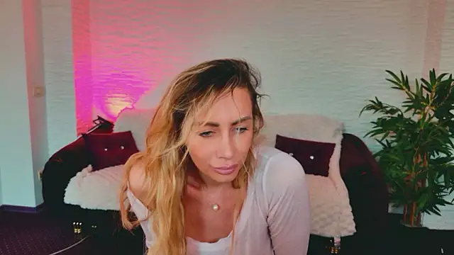 AngelWooW online show from March 27, 2026, 8:26 am