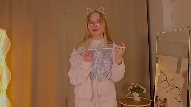 AlicaCohill online show from April 9, 2026, 7:09 pm