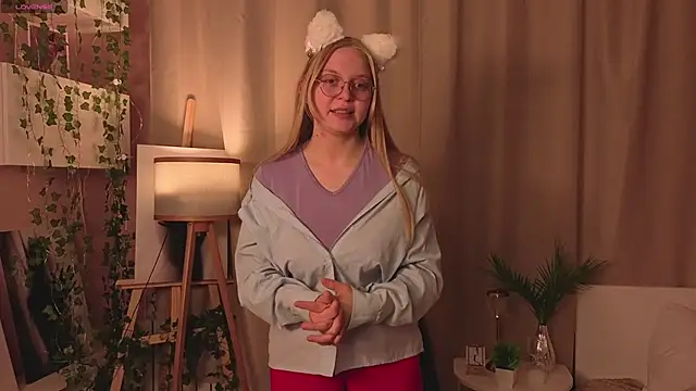 AlicaCohill online show from April 16, 2026, 7:03 pm