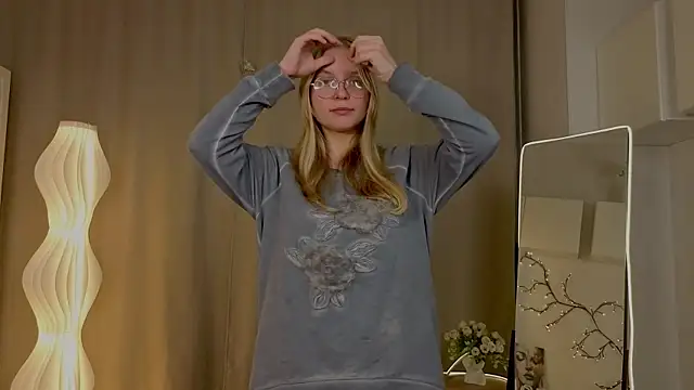 AlicaCohill online show from April 2, 2026, 7:09 pm