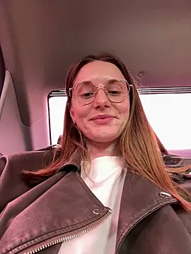 FReyja 44 online show from April 20, 2026, 9:56 am