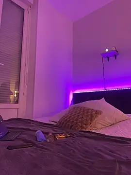 Lusty Lunaa online show from April 15, 2026, 7:25 am