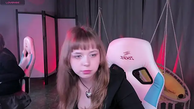 LeonaHicks online show from April 12, 2026, 6:05 am