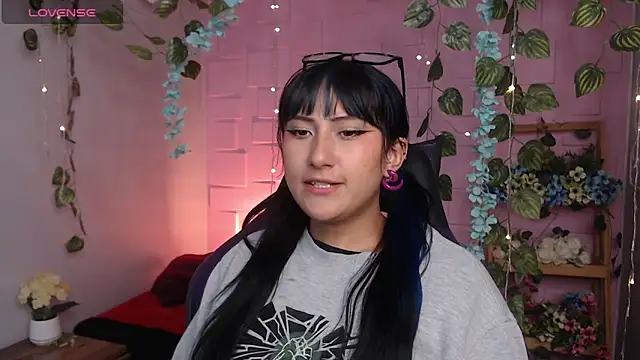 eyes moonn online show from April 11, 2026, 3:58 am