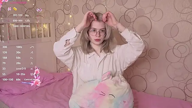 CarleySuski online show from April 20, 2026, 4:37 am