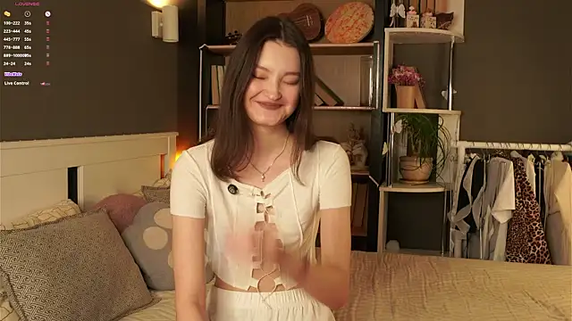 GussieGoold online show from April 6, 2026, 11:44 am