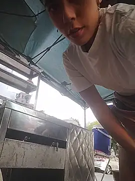 wet vika online show from April 12, 2026, 12:08 pm