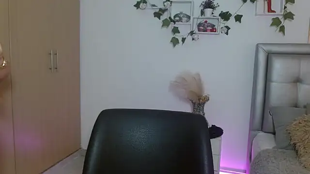 andrea garciatx online show from April 15, 2026, 7:29 pm