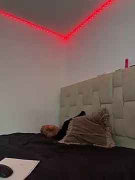 LYAN DYLAN online show from April 17, 2026, 12:02 am