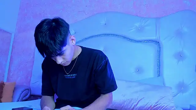 TylerCruz   online show from April 1, 2026, 2:25 pm