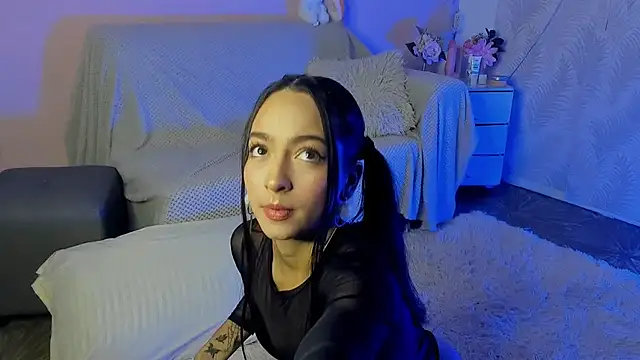 Daphne Rosse online show from April 14, 2026, 11:59 am