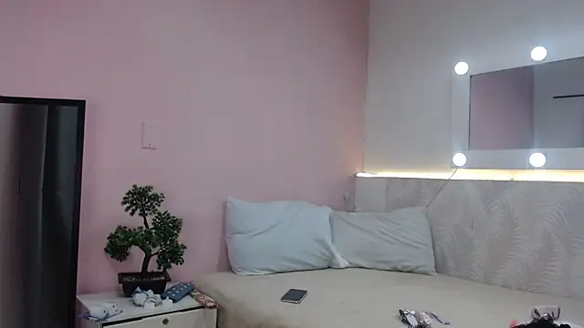 Daphne Rosse online show from March 30, 2026, 11:55 am