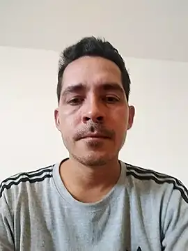 Gabriel leon33 online show from April 10, 2026, 2:35 pm