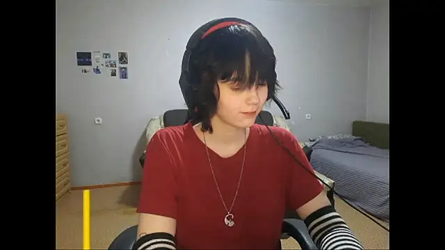 ShaynaLinley online show from April 15, 2026, 9:48 pm