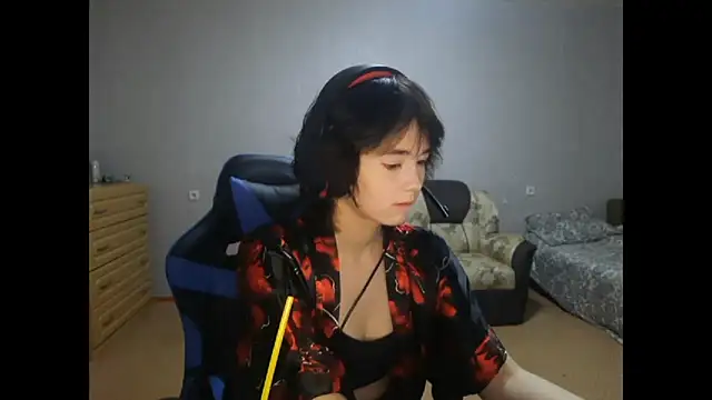 ShaynaLinley online show from April 12, 2026, 9:07 pm