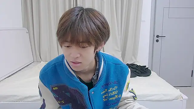 buding-001 online show from April 3, 2026, 4:41 am