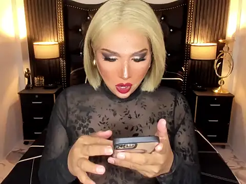 urasianhotfucker online show from April 15, 2026, 5:50 pm