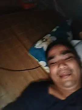 Snapshot of Tinh_love chatting on August 4, 2026, 3:27 pm Tinh love online show from August 4, 2026, 3:27 pm