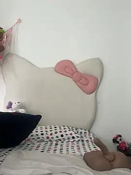 Valerie-S online show from April 14, 2026, 1:49 pm