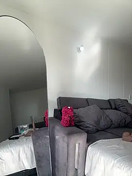 Valerie-S online show from April 9, 2026, 1:28 pm