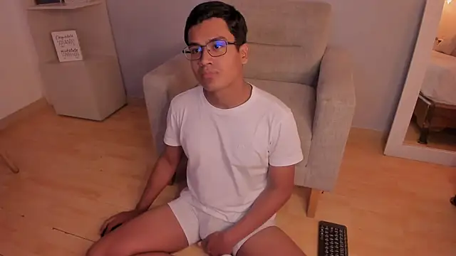 ThiagoVega  online show from April 15, 2026, 4:07 am