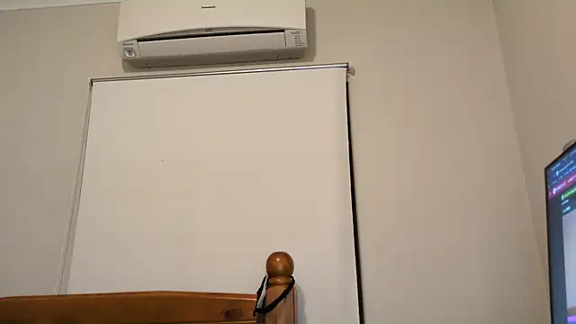 robin103666 online show from April 12, 2026, 12:08 pm